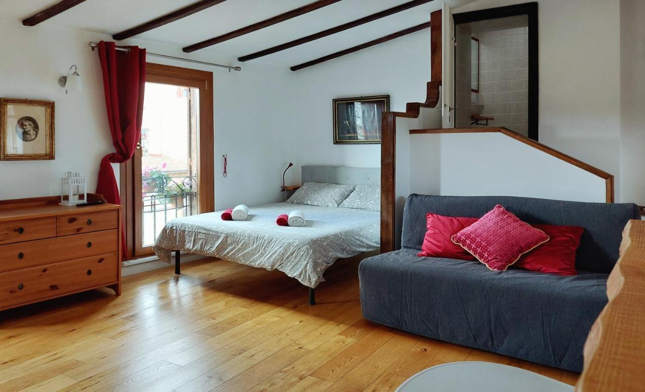 Apartamento Mattia's Penthouse - View Over Trastevere Roofs *
